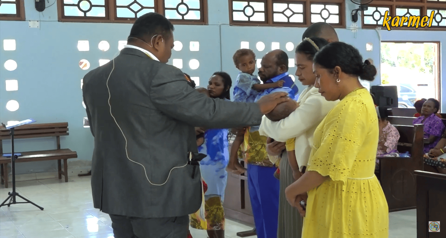 UPACARA PENYERAHAN ANAK: GENERASI BARU DIDOAKAN MENJADI MILIK TUHAN